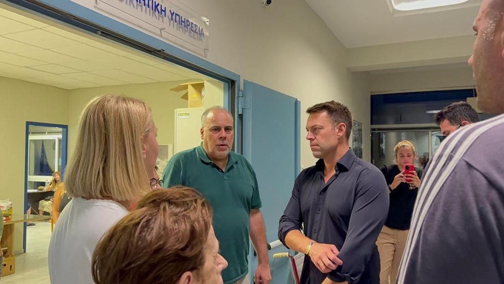 Ο Κασσελάκης βρέθηκε κοντά σε πληγέντες της καταστροφής σε δομή στα Μελίσσια