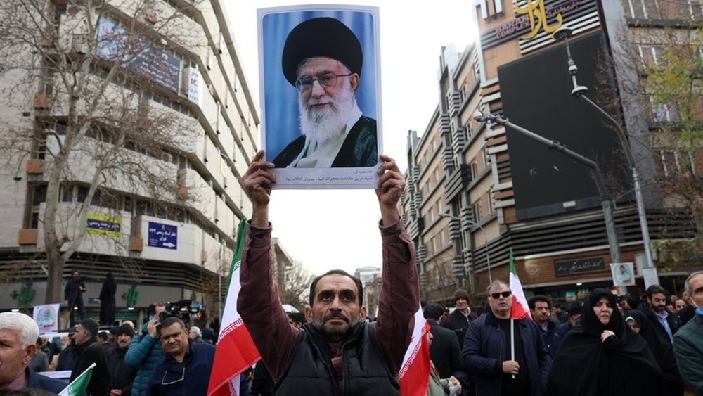 Ιράν: Υπόσχεται "γρήγορες" και "δημόσιες" δίκες - "Θάνατος στην Αμερική" φωνάζουν οι υποστηρικτές του καθεστώτος