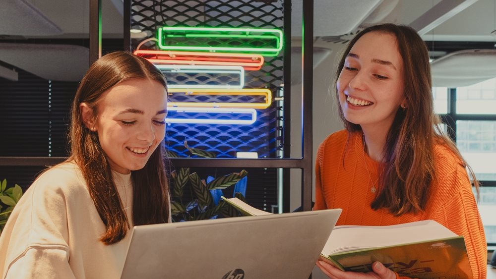 Η HP ανακοινώνει το πρόγραμμα Digital Equity Accelerator 2025 για την προώθηση της παγκόσμιας ψηφιακής ένταξης