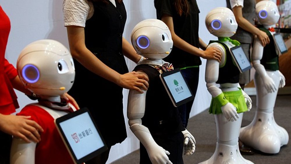 Η Amelia, η Erica και η Aida, νέες &quot;συνάδελφοι&quot; των τραπεζοϋπαλλήλων