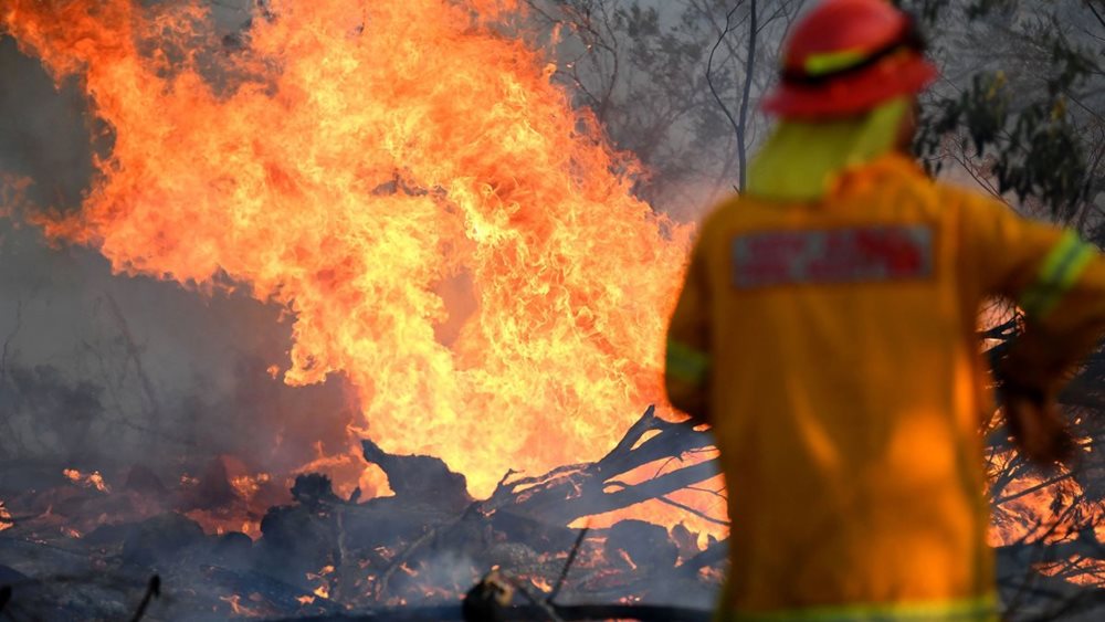 Αυστραλία: Πυροσβέστες προσπαθούν να ελέγξουν πελώρια πυρκαγιά