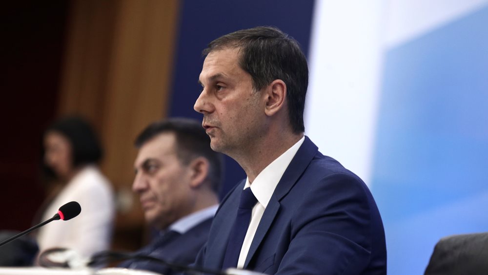 Χάρης Θεοχάρης στο Capital.gr: Παρακολουθούμε στενά τις εξελίξεις στο υγειονομικό μέτωπο