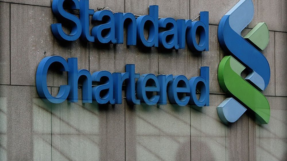 Standard Chartered: Άλμα κερδοφορίας 21% στο τρίμηνο με ώθηση από τα επιτόκια