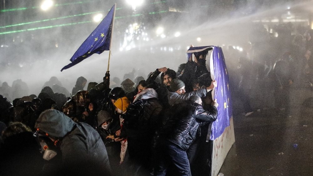 Γεωργία: Απολύσεις 700 δημοσίων υπαλλήλων επειδή υποστήριξαν διαδηλώσεις υπέρ της ΕΕ