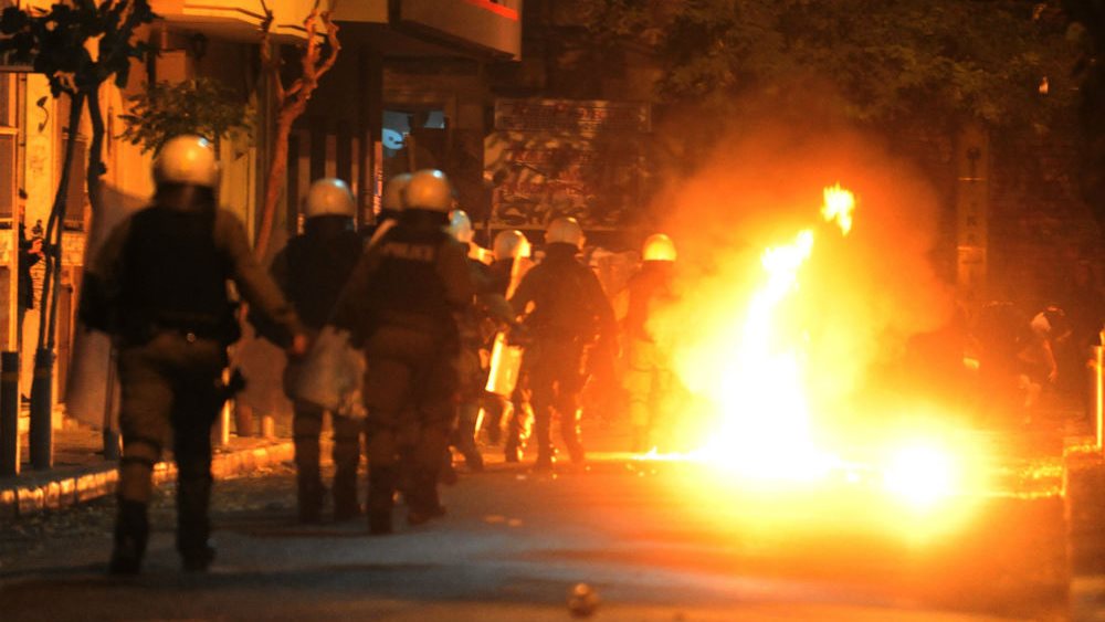 Ένταση (ξανά) στα Εξάρχεια από κουκουλοφόρους