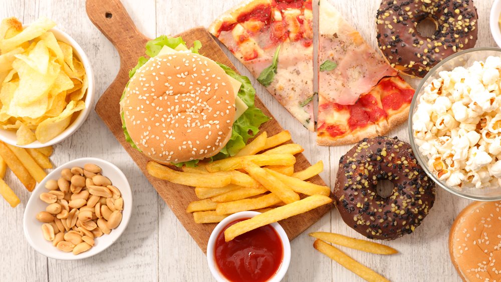 O βασικός κίνδυνος για την υγεία μας από τα επεξεργασμένα τρόφιμα