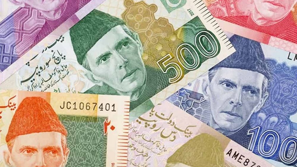 Σε ιστορικό χαμηλό η ρουπία Πακιστάν έναντι του δολαρίου, μετά τη σύλληψη του Ιμράν Χαν