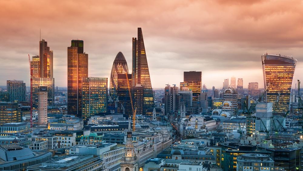 Η “απόβαση” της JPMorgan στο Παρίσι καταδεικνύει τα όρια του City του Λονδίνου