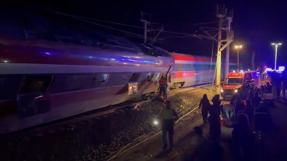 Εκτροχιασμός τρένου στην Ισπανία – Αναφορές για δύο νεκρούς και αρκετούς τραυματίες