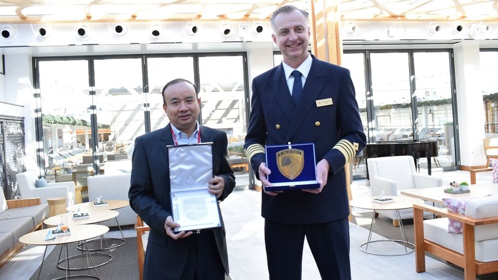 Το κρουαζιερόπλοιο Viking Sky έκανε “ποδαρικό” στο λιμάνι του Πειραιά
