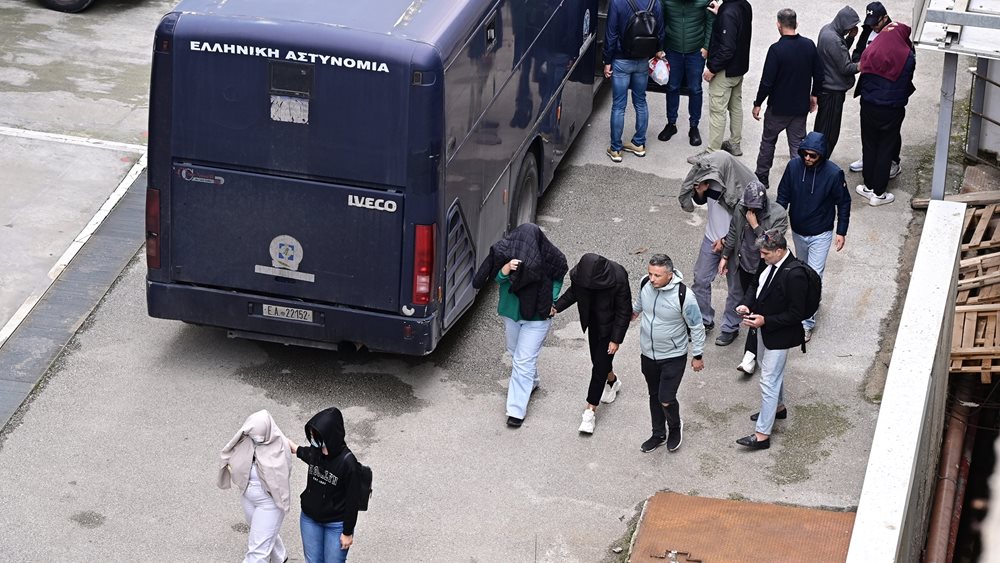 ΟΠΕΚΕΠΕ: Απολογούνται οι πρώτοι 12 κατηγορούμενοι - Καταγγελίες στην Εξεταστική για κύκλωμα εκφοβισμού υπαλλήλων του Οργανισμού