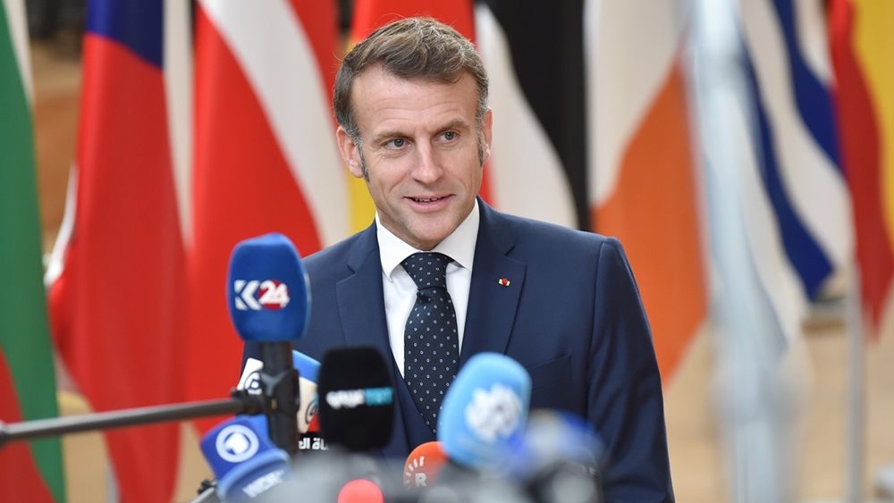 Μακρόν: Να εξευρεθούν τρόποι για να ξαναρχίσει ο διάλογος με τη Ρωσία