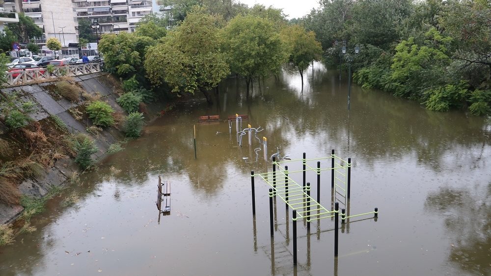 Χιλιάδες στρέμματα καλλιεργειών καλύφθηκαν από την υπερχείλιση του Πηνειού ποταμού σε Τρίκαλα και Λάρισα
