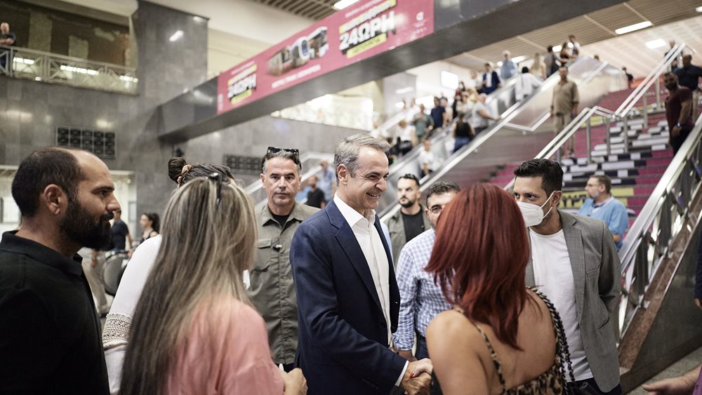 Επίσκεψη του Κ. Μητσοτάκη στον σταθμό του Μετρό στο Σύνταγμα