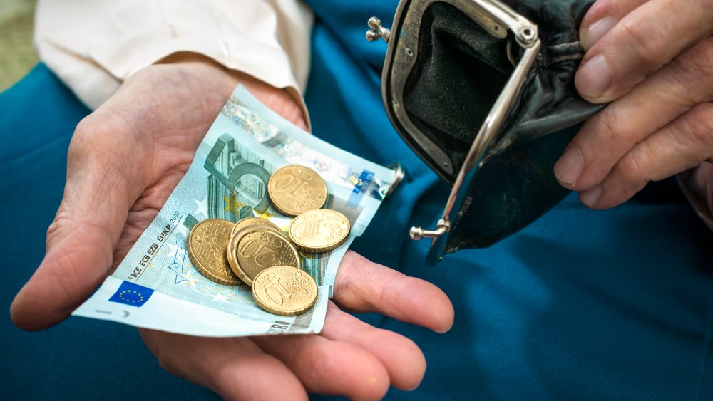 Τριπλό &quot;χτύπημα&quot; για τους συνταξιούχους η κατάργηση του ΕΚΑΣ