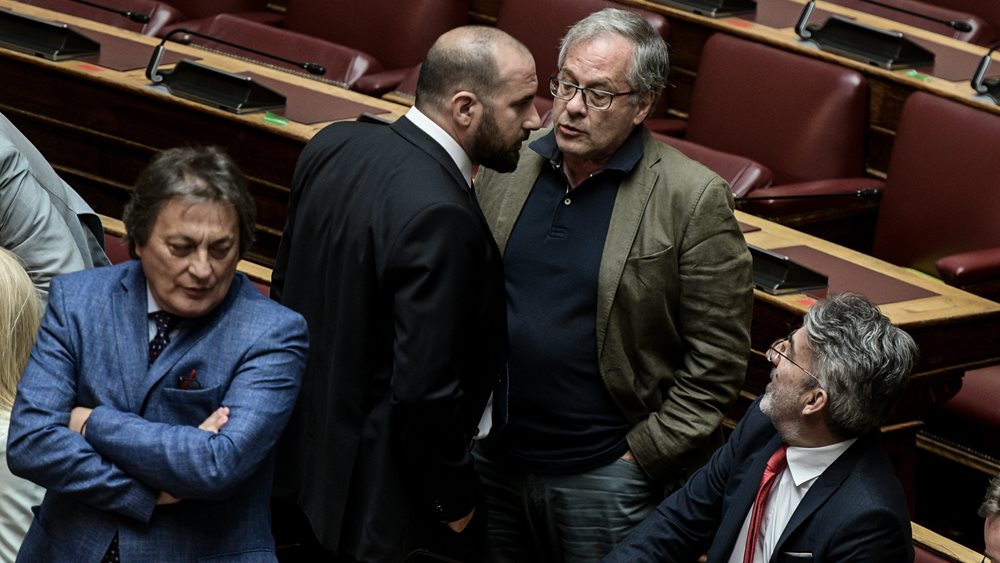 Επεισόδιο στη Βουλή με εντάσεις, χειρονομίες και αποβολή