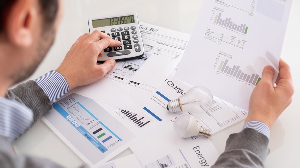 Τι είναι το net metering που “ψαλιδίζει” τους λογαριασμούς ρεύματος