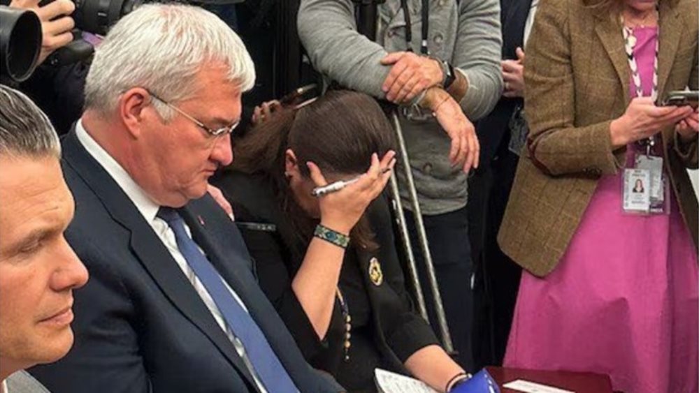 Άναυδη η Ουκρανή πρέσβης στον Λευκό Οίκο μετά τον καυγά Τραμπ - Ζελένσκι