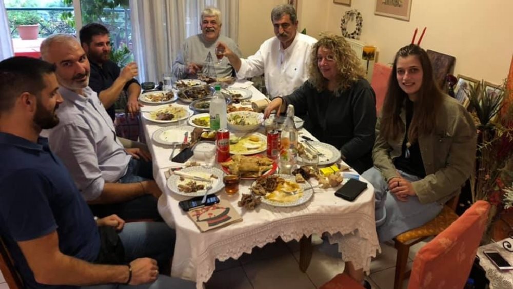 Ο Πολάκης παρακινεί σε γλέντια εν μέσω lockdown