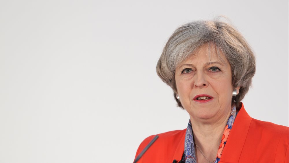 &quot;Δεν ζω σε άλλον γαλαξία&quot; απαντά η May στον Juncker