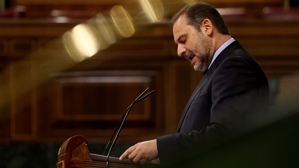 Ισπανία: Αρνήθηκε να παραιτηθεί ο πρώην υπουργός Μεταφορών στον απόηχο του φερόμενου σκανδάλου με τις μάσκες