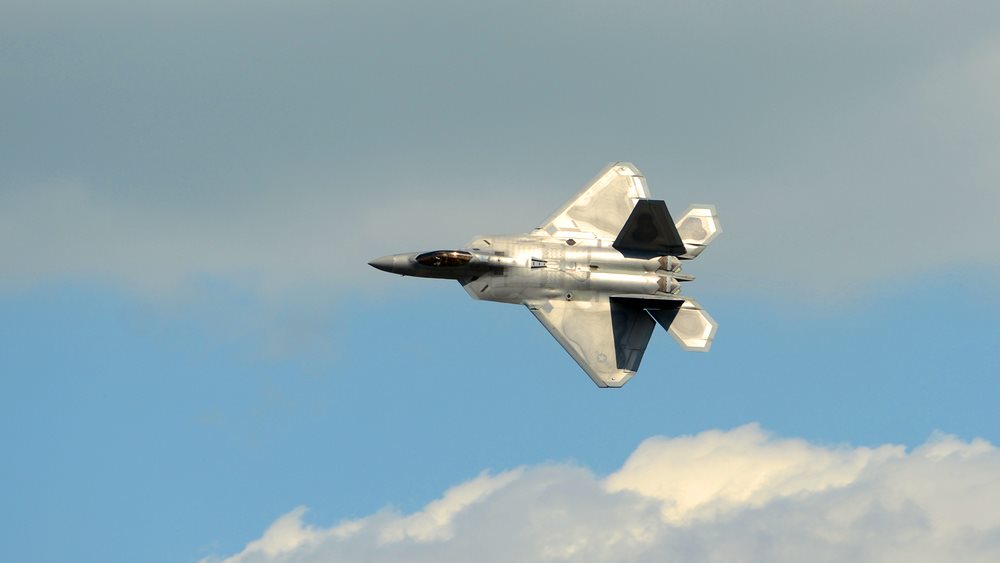 F-22 Raptor έφτασαν στη Μέση Ανατολή σε μήνυμα της υποστήριξης των ΗΠΑ προς το Ισραήλ