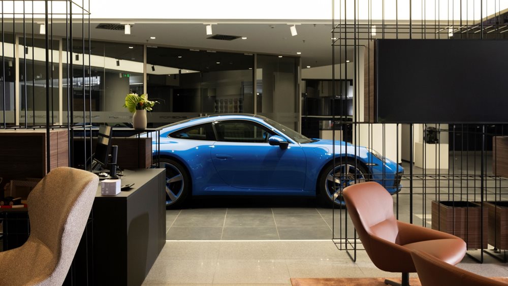 Porsche: &quot;Βουτιά&quot; 23% στα λειτουργικά κέρδη το 2024 - Νέα καθοδική αναθεώρηση του guidance