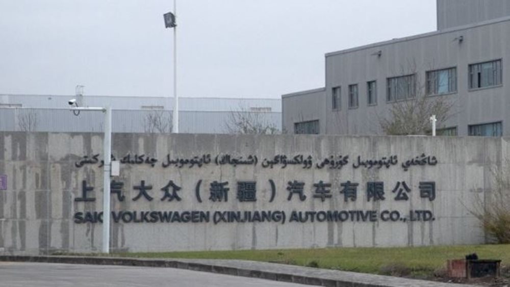 Η Volkswagen στο μικροσκόπιο σε υπόθεση χρήσης καταναγκαστικής εργασίας μειονοτικών Ουιγούρων στην Κίνα