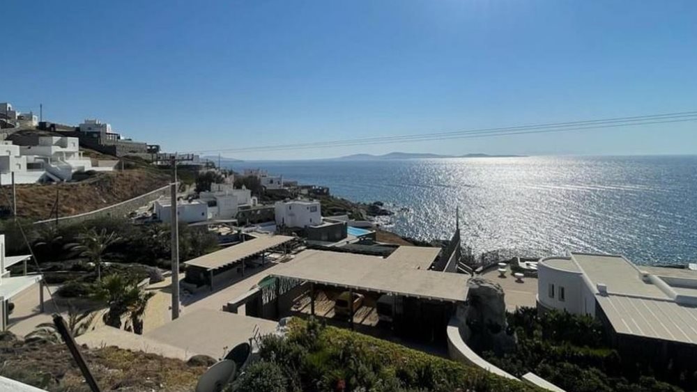 Πλειστηριασμοί: Σε νέο ιδιοκτήτη ακίνητο της οικογένειας Μαλαματίνα στη Μύκονο