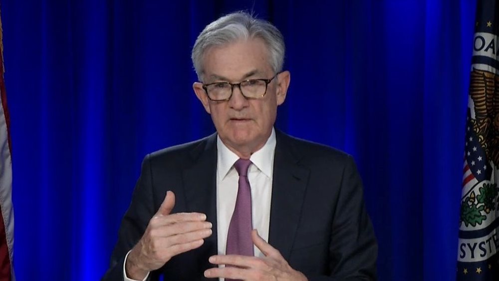 Τζ. Πάουελ: Η Fed μπορεί να κινηθεί προσεκτικά σε σχέση με τα επιτόκια