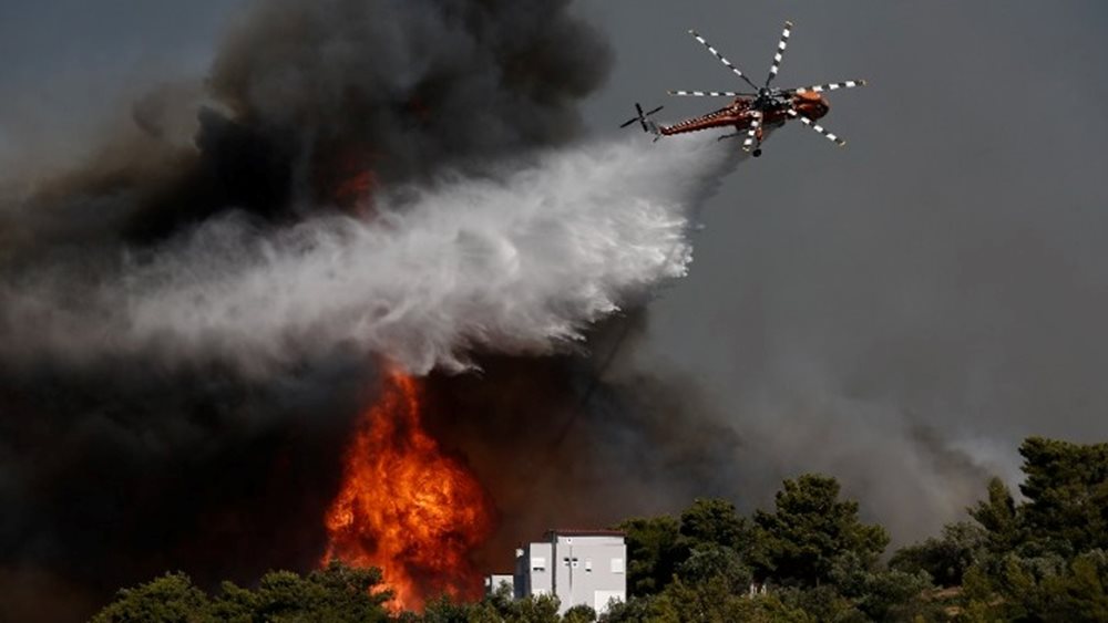 Φωτιά στην Πεντέλη: Προς Διώνη και Δασαμάρι το κύριο μέτωπο, πάνω από 10 ενεργές εστίες - Καίγονται σπίτια