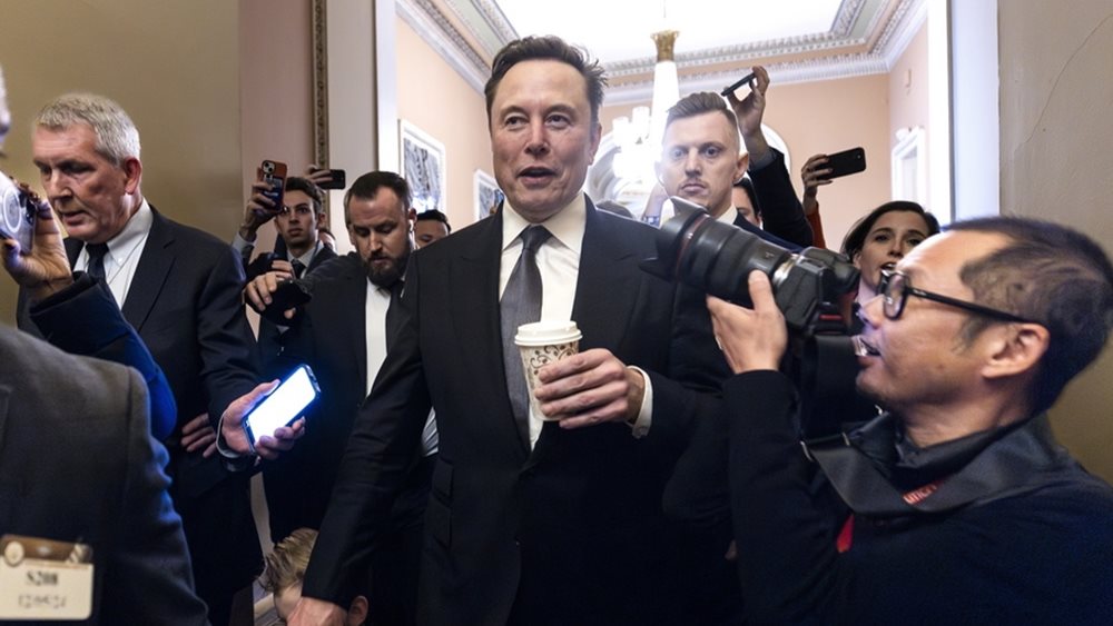 Ο Elon Musk ειρωνεύτηκε τους κατόχους κορυφαίας φίρμας αυτοκινήτων