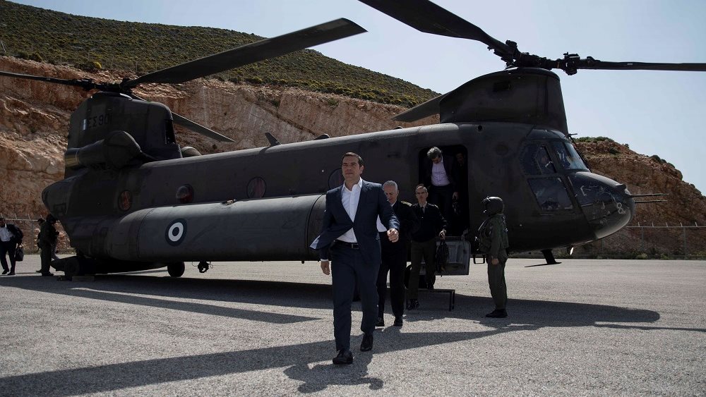Τουρκικά αεροσκάφη προσπάθησαν να παρενοχλήσουν το ελικόπτερο που επέβαινε ο Τσίπρας