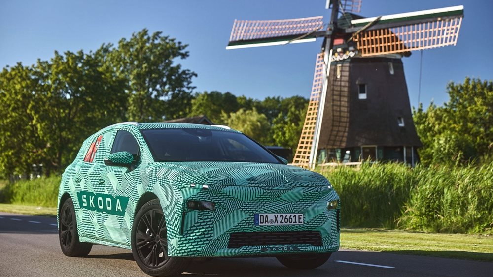 Skoda Elroq: Πρώτες εικόνες και στοιχεία του νέου ηλεκτρικού SUV