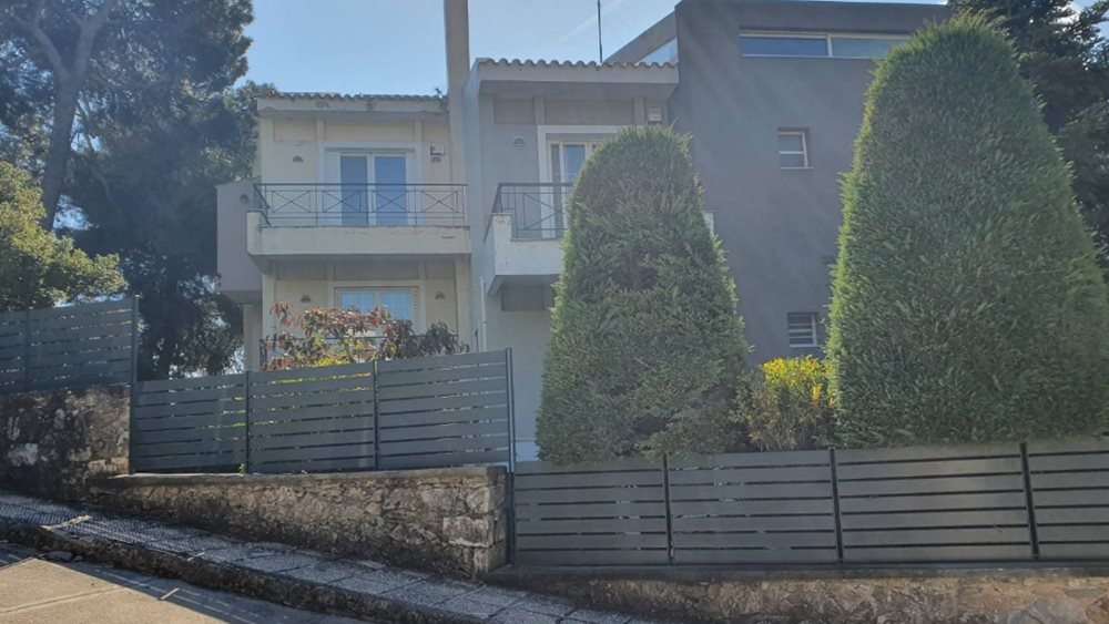 Πλειστηριασμοί: Τι "κλήρωσε" για τον Αλ. Σπέντζο και ποια "επώνυμα" σφυριά οδηγήθηκαν σε αναστολή