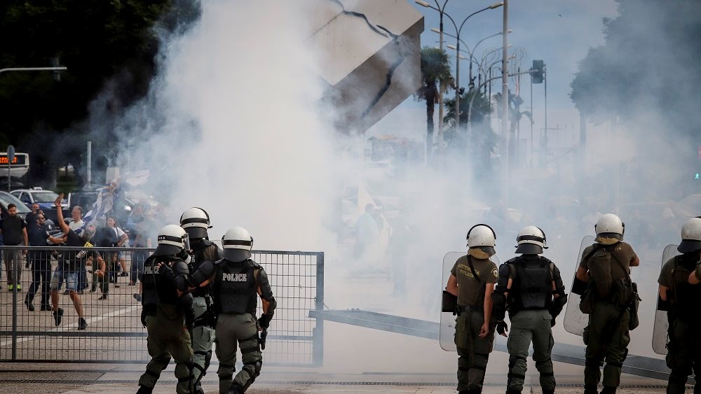 Επεισόδια έξω από τη ΔΕΘ για την εκδήλωση ΣΥΡΙΖΑ για το Σκοπιανό