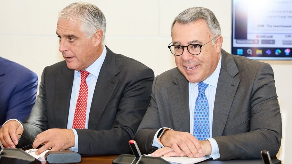 Τι συζήτησε στην Αθήνα o CEO της Unicredit - Αλλάζει δομή και πορεία η Alpha Bank