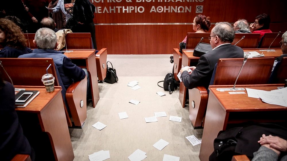 Εισβολή Ρουβίκωνα σε εκδήλωση με ομιλητή τον Ευ. Τσακαλώτο