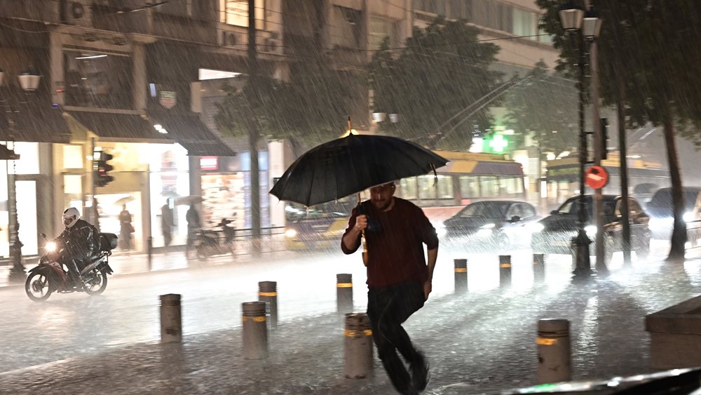 Επελαύνει η κακοκαιρία Byron - Ισχυρές καταιγίδες στην Αττική, κατολισθήσεις και &quot;112&quot; στη Λακωνία, πλημμύρες στη Ζάκυνθο, ζημιές στην Κρήτη
