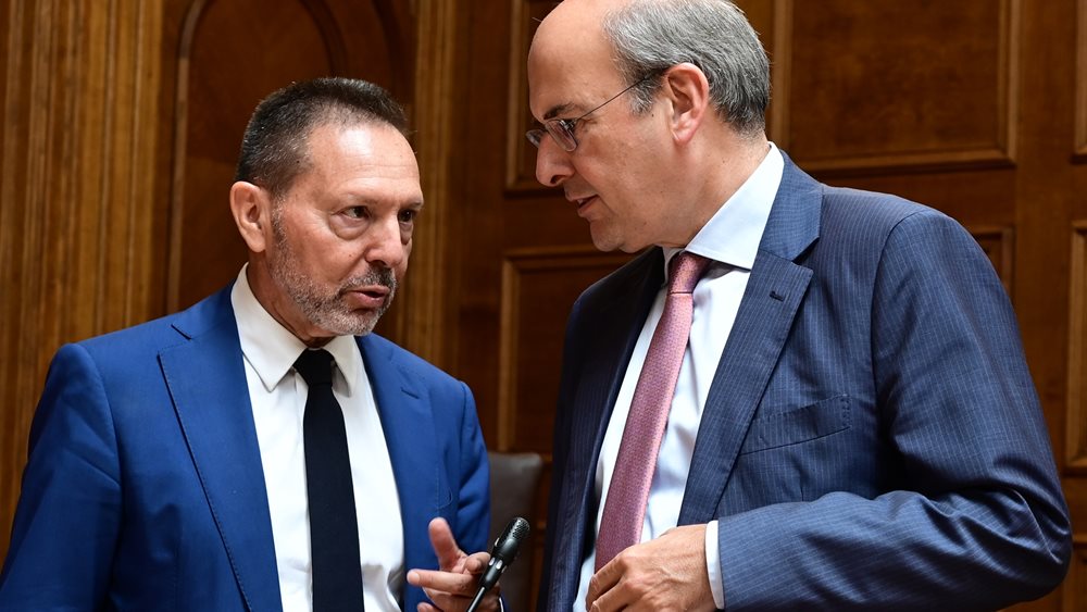 Διπλή πίεση από κυβέρνηση και ΤτΕ στις τράπεζες για τις προμήθειες