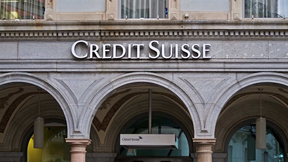 Βαρύ σορτάρισμα στην Credit Suisse δείχνει ότι η αγορά περιμένει περαιτέρω πτώση
