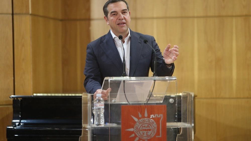"Εθνικούς κινδύνους" βλέπει ο Αλ. Τσίπρας - Επανεμφάνιση με άρθρο του