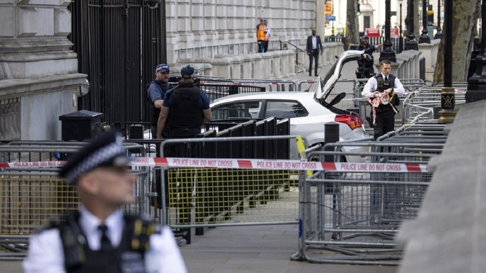 Βρετανία: Αυτοκίνητο προσέκρουσε στην πύλη της Ντάουνινγκ Στριτ