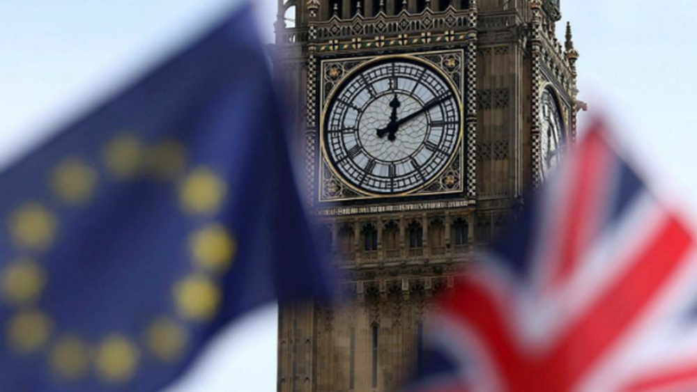 Οι αγορές "βλέπουν" απομάκρυνση σκληρού Brexit και πιθανό "μπλόκο"