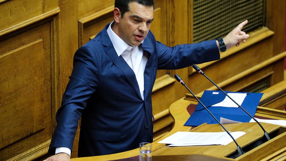 Επίθεση Τσίπρα σε Μητσοτάκη μέσω επίκαιρης ερώτησης για τα voucher