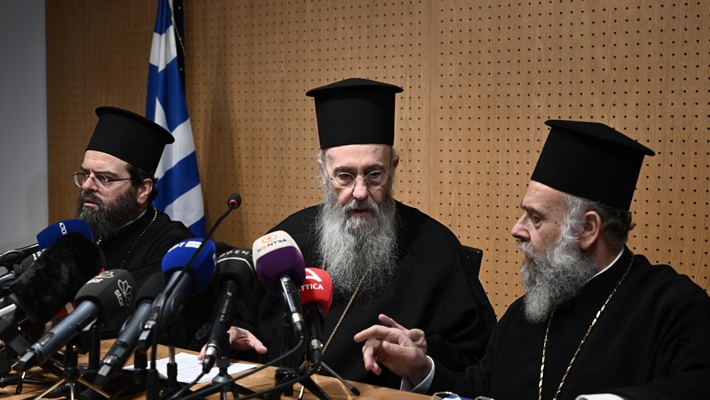 "Οχι" από την Ιερά Σύνοδο στον γάμο και την τεκνοθεσία για τα ομόφυλα ζευγάρια