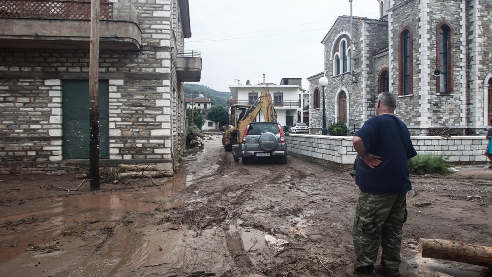 Ανυπολόγιστες οι ζημιές στη Μαγνησία - Χωρίς νερό παραμένει ο Βόλος