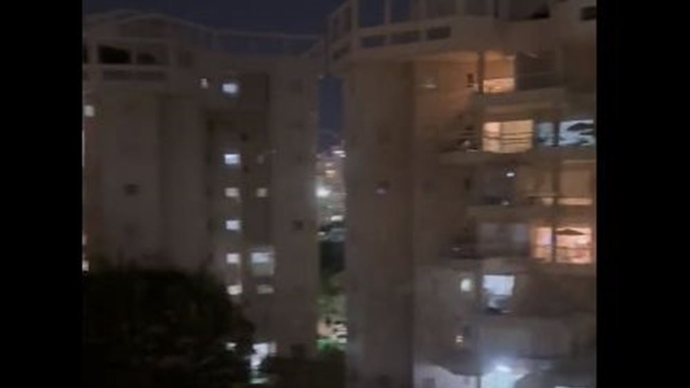 Οι σειρήνες ήχησαν ξανά: Οι Ισραηλινοί βγήκαν στα μπαλκόνια και τραγούδησαν τον εθνικό τους ύμνο