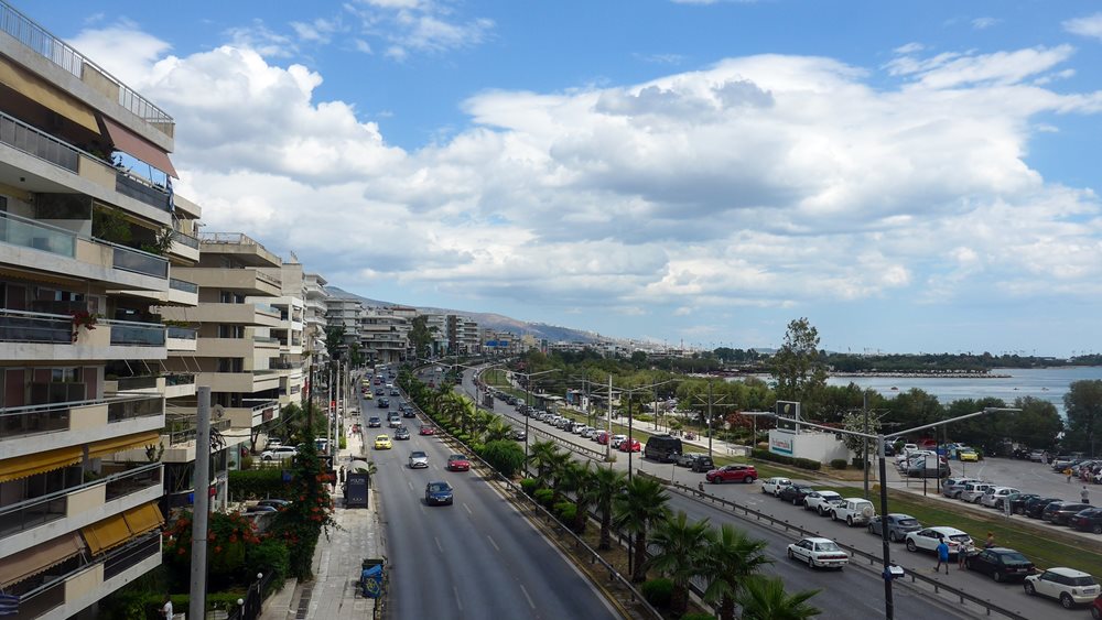 Καραμπόλα πέντε οχημάτων τα ξημερώματα στη λεωφόρο Ποσειδώνος - Τραυματίστηκαν 8 άτομα