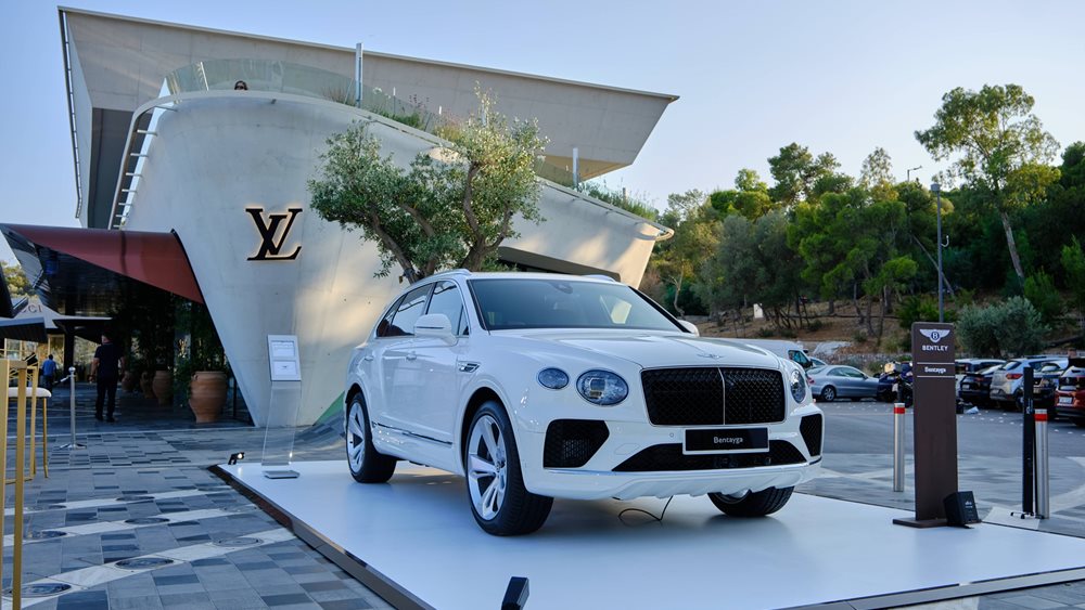 Η Bentley στην Αθηναϊκή Ριβιέρα: Ένα κομψό &quot;ταξίδι&quot; πολυτέλειας
